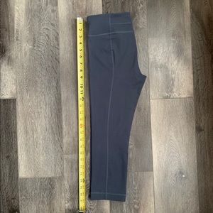 Under Armour Studio Crop; Size XS